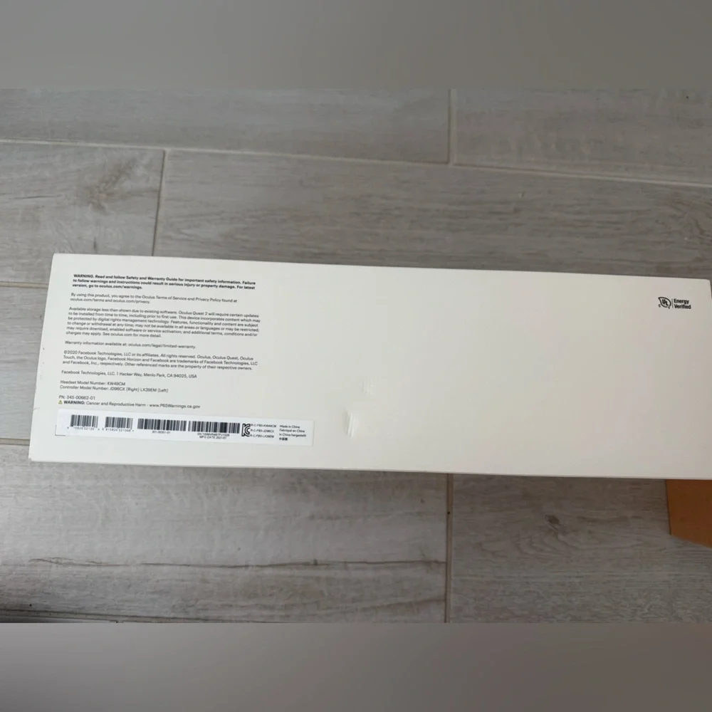 Oculus Standalone VR Headset White Sleek Design
